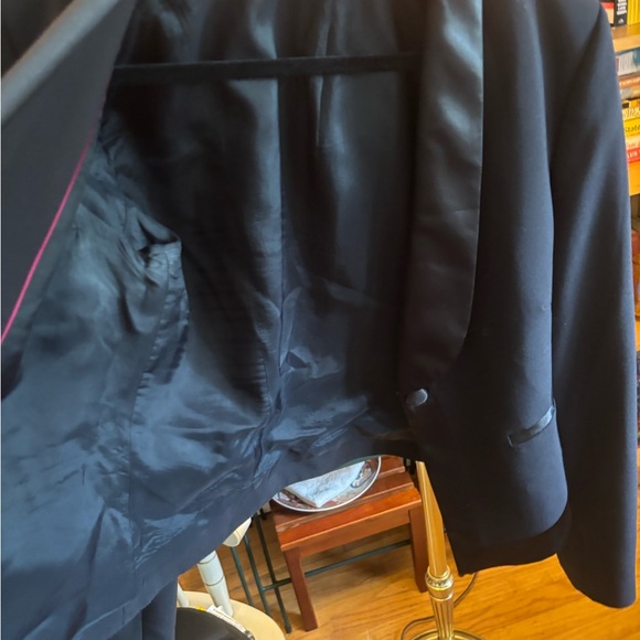 Alain Manoukian Black Tailored Blazer with Classic satin Lapels, size 8/40. - Picture 8 of 14